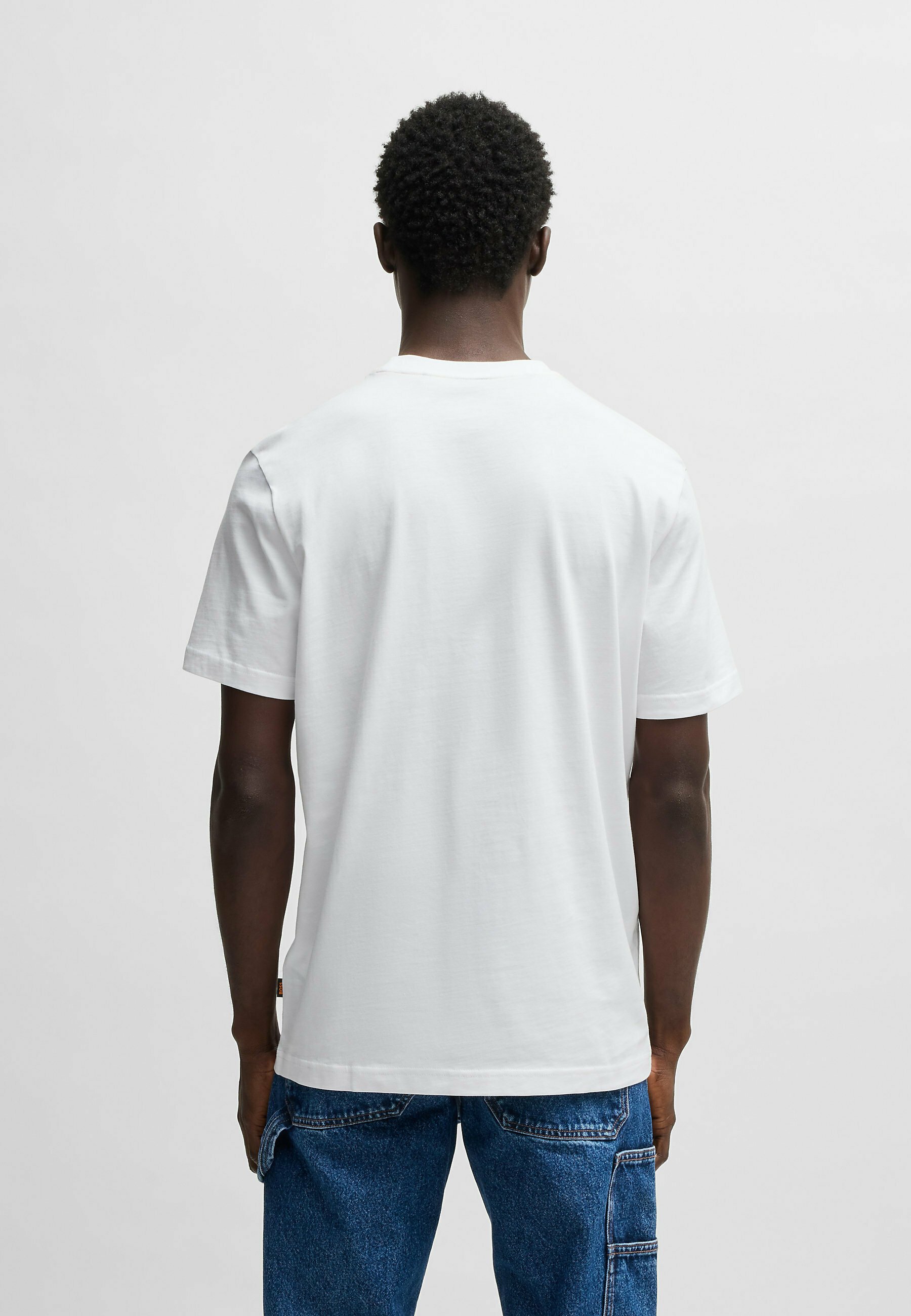【BOSS】Te Dunetrace Tシャツ ホワイト BOSS エンボスディテール Tシャツ | ホワイト | FARFETCH JP