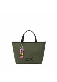 Torba na ramię w kolorze oliwkowej zieleni z czarną lamówką, wyposażona w dwa uchwyty i ozdobę z kolorowymi akcentami. Proste geometryczne logo nadrukowane na jednej stronie.