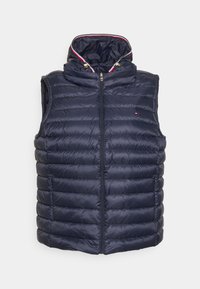 Navyblauer Steppweste mit hohem Kragen, Reißverschluss vorne, gestepptem Design und roten und weißen Innenakzenten. Hat keine Ärmel.
