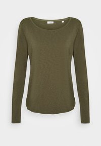 Olivgrünes Langarmhemd mit rundem Ausschnitt, weicher Textur und abgerundetem Saum. Etikett am Halsausschnitt sichtbar.