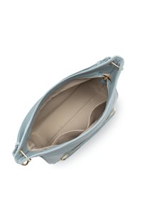 Sac à main en cuir bleu clair avec une texture lisse, doté d'une fermeture éclair, de deux poches intérieures et d'accents en métal doré.