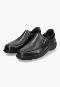 Scarpe slip-on in pelle nera con una finitura liscia, punta arrotondata, dettagli cuciti e suola imbottita per il comfort.