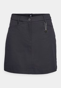 Černá sukně do áčkového střihu s poutky na pásek, předními kapsami, zapínáním na knoflíky a malým stříbrným řetízkovým přívěskem na pravé kapse.