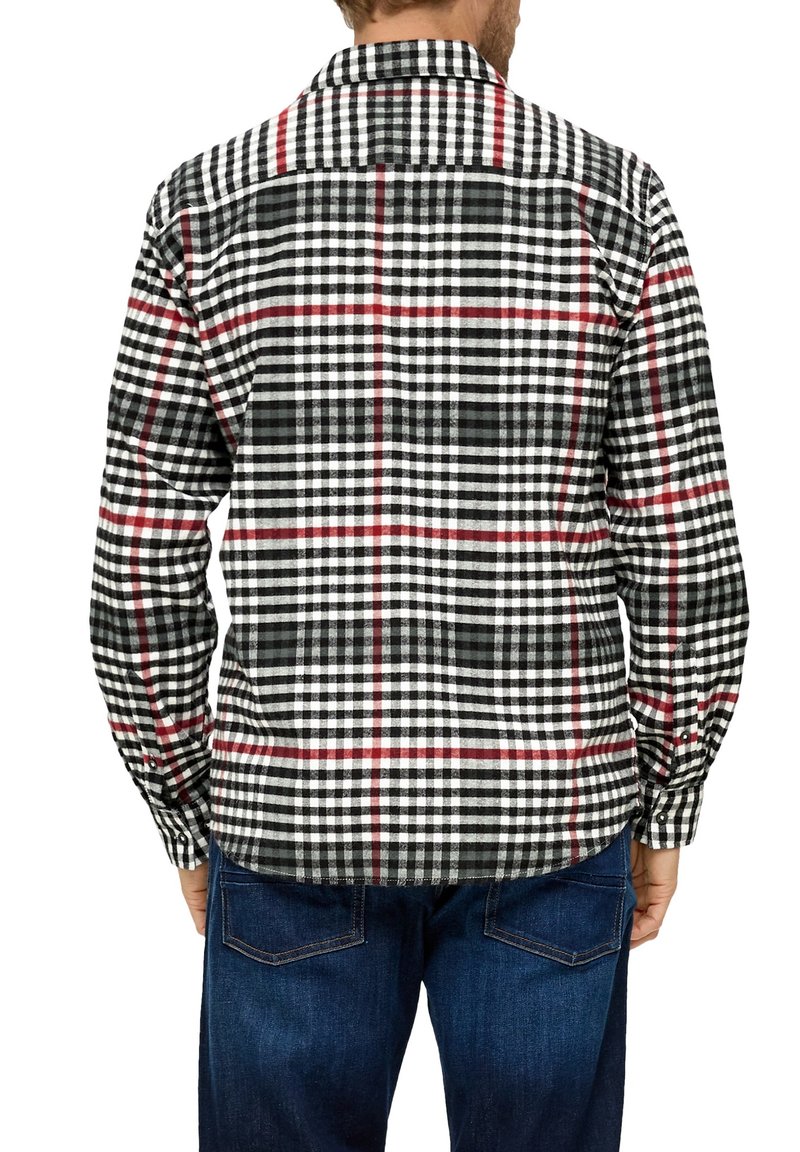 Koszula w kratę w kolorze czarnym, białym i czerwonym z kołnierzykiem zapinanym na guziki. Posiada długie rękawy i regularny krój oraz gładką bawełnianą fakturę.