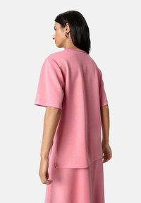 Soaked in Luxury MARIGOLD TEE - Jednoduché tričko - polignac