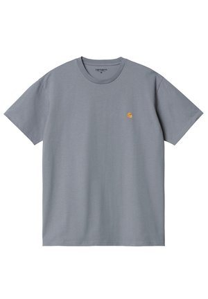 Grijze T-shirt met korte mouwen en ronde hals, met een klein geel logo op de linkerborst, maat medium, simpel ontwerp.