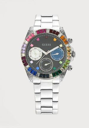 Montre-bracelet Guess en métal argenté avec cadran noir, trois sous-cadrans et lunette sertie de pierres précieuses carrées multicolores en motif arc-en-ciel.