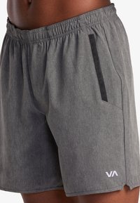 RVCA SPORT YOGGER 17- PERFORMANCE - Short de sport - cch