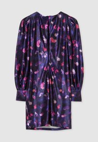 Abito di raso viola con maniche lunghe, dotato di un motivo floreale in rosa e bianco. Comprende una chiusura sul retro e un design plissettato sul retro.