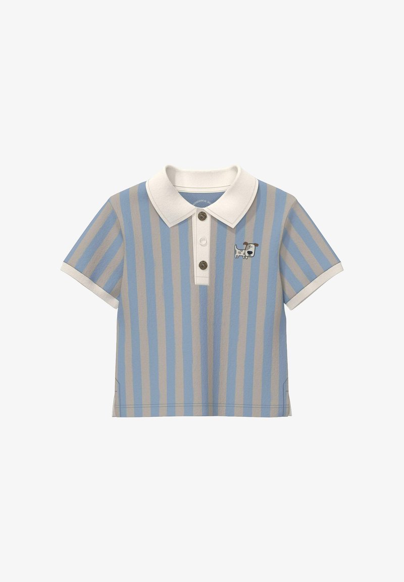 Polo à manches courtes pour enfants avec des rayures verticales bleues et grises, col blanc, deux boutons, et petit motif de chien sur la poitrine.