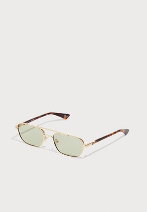 Ochelari de soare cu rame din metal aurit, lentile de culoare verde măslin, formă rectangulară și brațe din marmură cu detalii subtile pe laterale.
