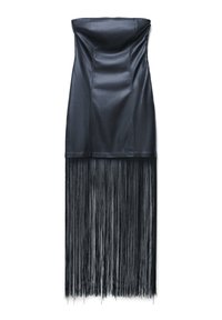 Schwarzes, trägerloses Leder-Minikleid mit tailliertem Oberteil und langen schwarzen Fransen, die vom Saum hängen, auf einem weißen Hintergrund.