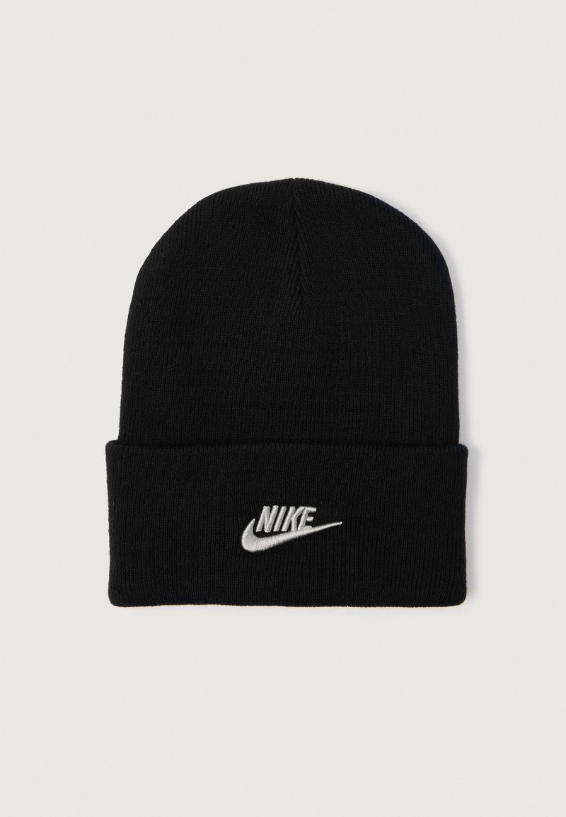 Černá pletená čepice s ohnutým lemem, na přední straně s bílým vyšívaným logem Nike. Hladký povrch a zúžený vrchol.