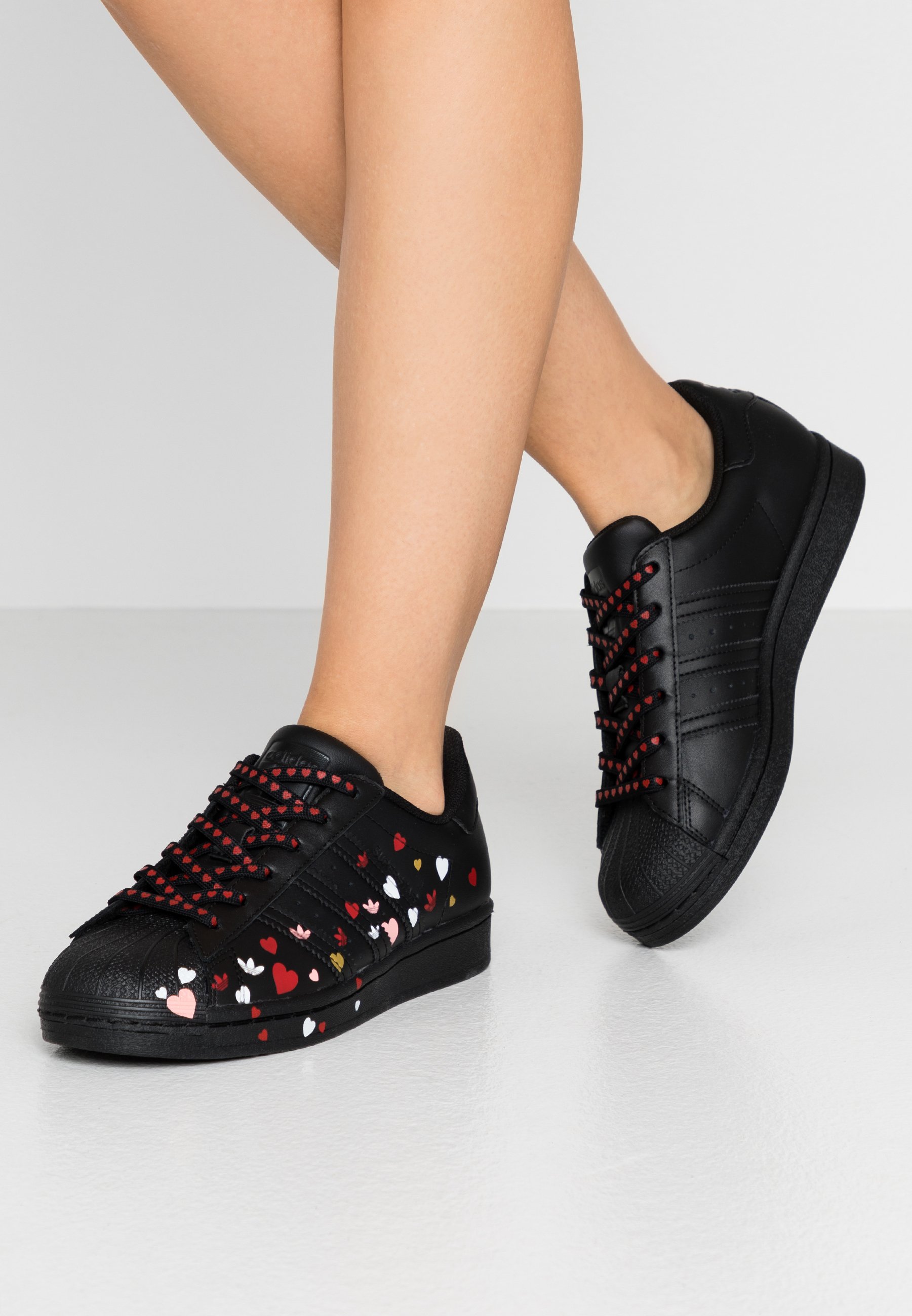 adidas superstar black pink