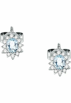 Silberne Steckerohrringe mit einem ovalen, hellblauen Edelstein, umgeben von einem blühenden Cluster aus klaren Kristallen in einer polierten Fassung.