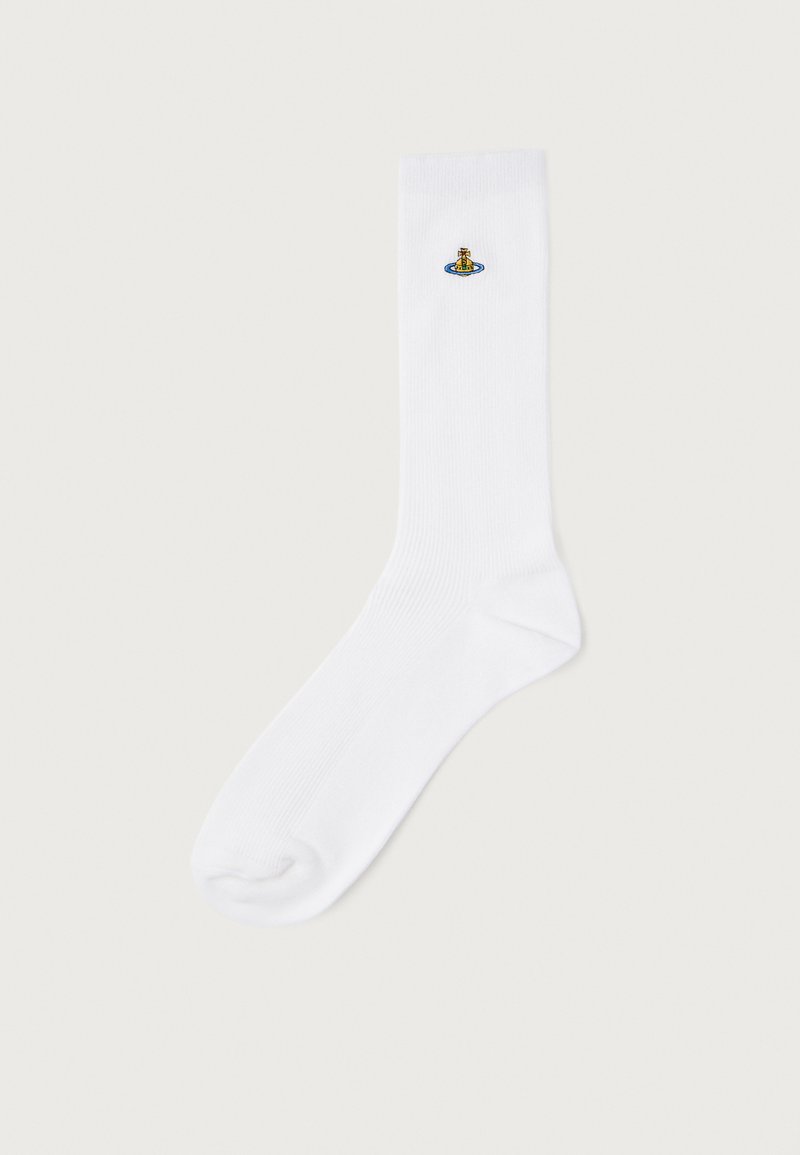 Fehér pamut zoknik bordázott textúrával, a felső részen egy kör alakú mintában hímzett kis hajóval.