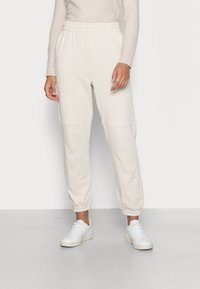 Gestuz BIRTA CUTLINE PANTS - Calças de fato de treino - moonbeam