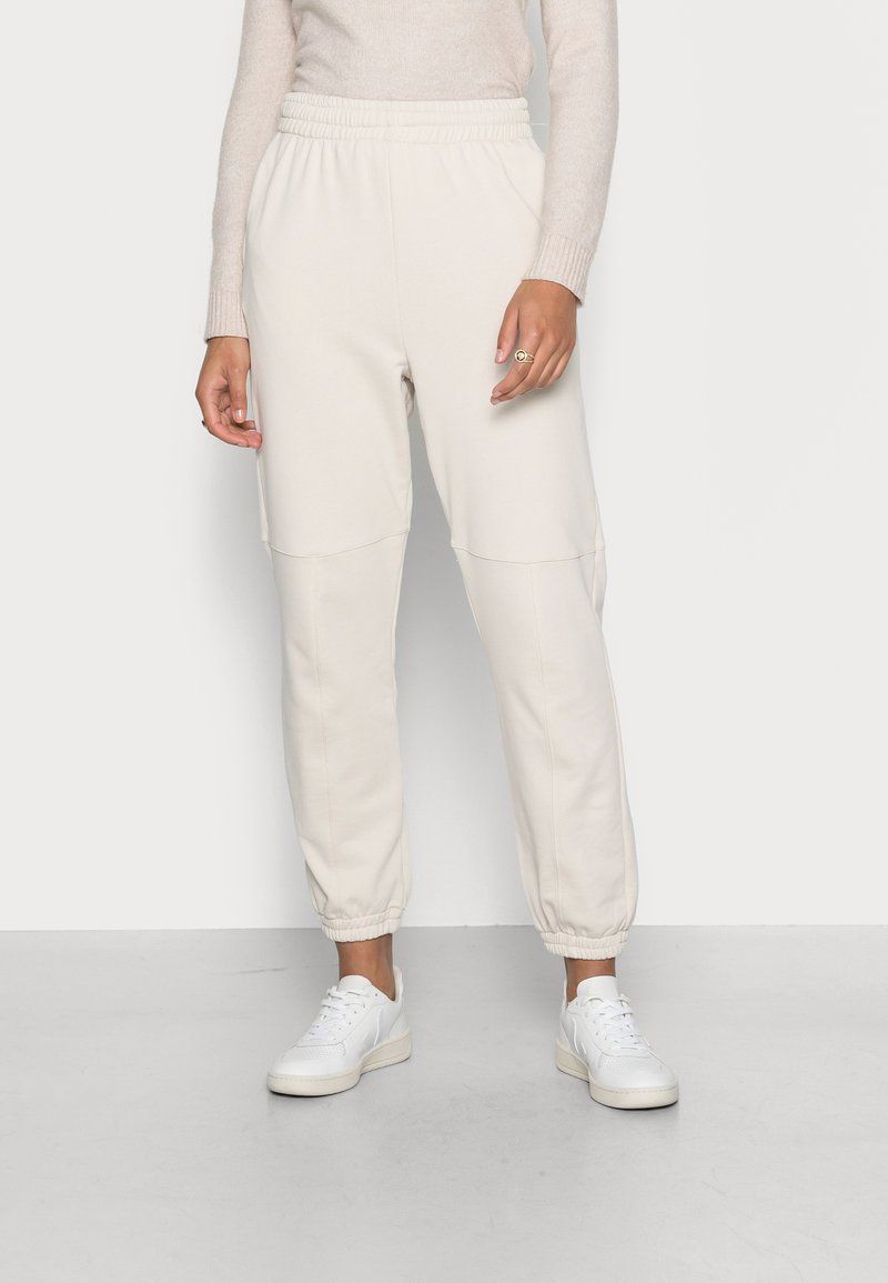 Gestuz BIRTA CUTLINE PANTS - Calças de fato de treino - moonbeam