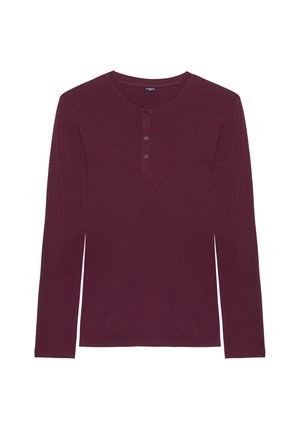 Cămașă henley cu mâneci lungi în culoarea burgundă, având un gât rotund, plachetă cu trei nasturi și material din bumbac moale și texturat.
