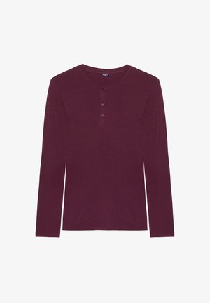T-shirt henley à manches longues en bourgogne, doté d'un col arrondi, d'une patte de boutonnage à trois boutons et d'un tissu en coton doux et texturé.