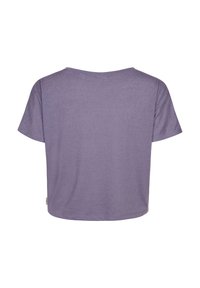 Kortærmet, lilla T-shirt med rund halsudskæring og afslappet pasform. Fremstillet af blødt stof med en glat tekstur. Ingen synlige mønstre eller detaljer.