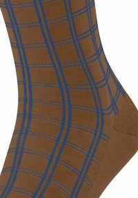 Braune Socken mit einem blauen Karomuster, das vertikale und horizontale Linien aufweist, geripptem Textil und verstärkten Zehen- und Fersenbereichen.