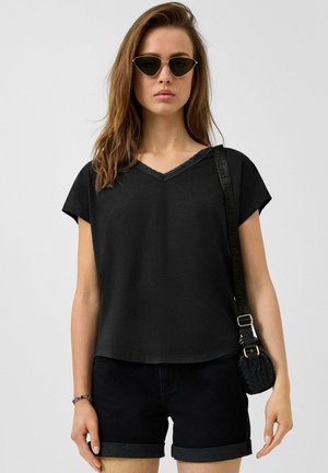 - T-shirt z nadrukiem