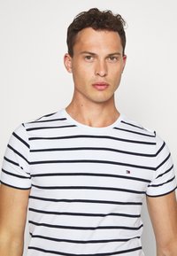Tommy Hilfiger T-shirt básica - white