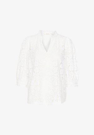 Blusa blanca de encaje con una textura semi-translúcida, con escote en V, mangas abullonadas con detalles de volantes y patrones florales en toda la prenda.