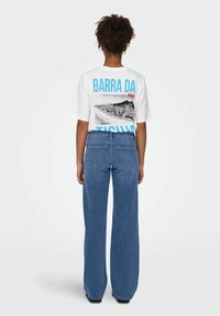 ONLY ONLJUDY WEITEM - Wide leg - medium blue denim