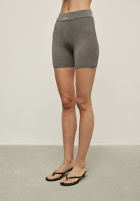 LA MANIA ENDING - Rövidnadrágok - grey