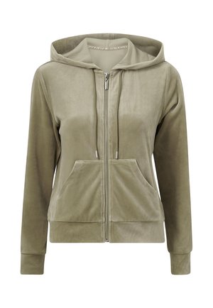 Felpa con zip di colore verde oliva realizzata in un morbido tessuto plush. Include un cappuccio regolabile con cordini, due tasche frontali e polsini e orlo a costine.