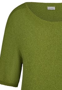 Short-sleeve sweater in light green, made from textured knitted fabric. Features a wide, rounded neckline and subtle shimmer.