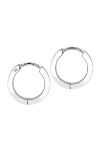 Silverfärgade hoopörhängen med en slät, polerad yta. De har en öppen design, halvcirkelform och en subtil låsmekanism.