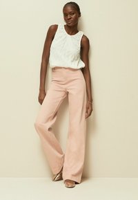 Next TEXTURED RUCHED SLEEVELESS RACER - REGULAR FIT - Blouse - white