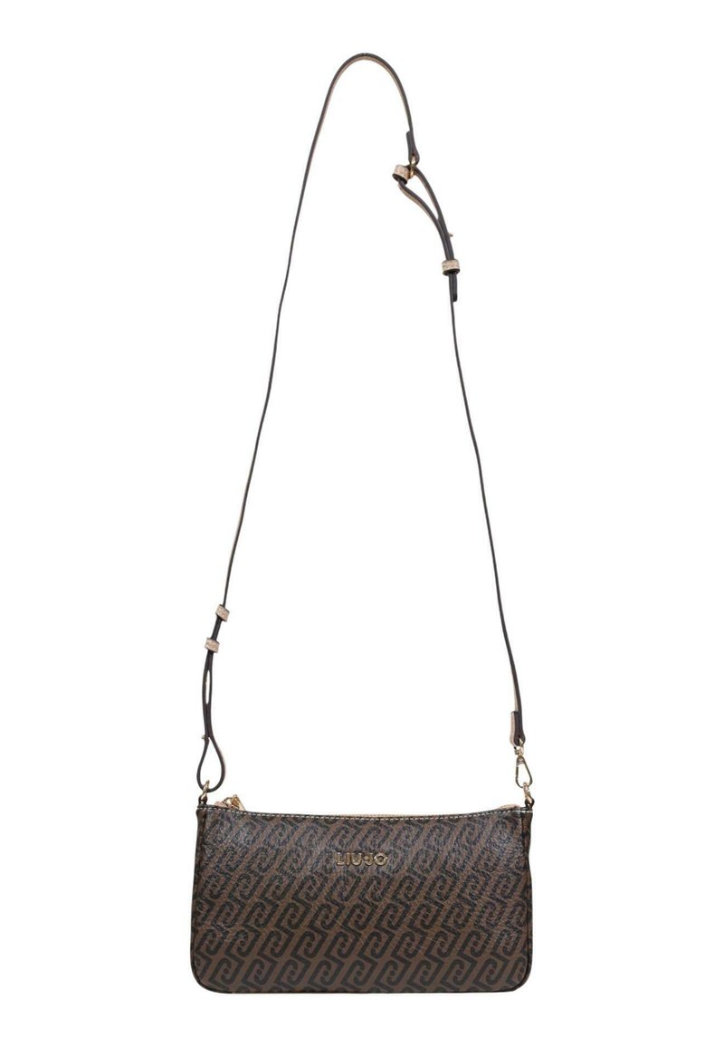 Borsa a tracolla marrone con motivo geometrico in rilievo, accessori dorati e tracolla lunga regolabile. Texture liscia con chiusura a zip.