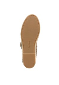 Sole della sandaletta slip-on in tonalità beige con superficie testurizzata, base in poliuretano leggero e logo del marchio in rilievo; presenta un'area per le dita rialzata e curvata.