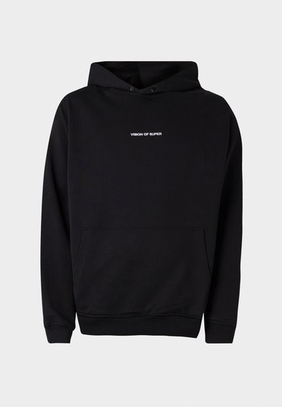 Sweatshirt à capuche noir avec une poche frontale et le texte blanc "VISION OF SUPER" sur la poitrine. Fabriqué en tissu doux avec des poignets côtelés.