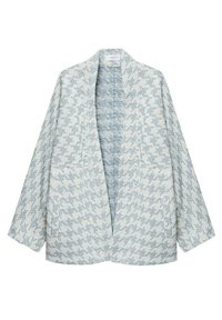 Kardigan wzorzysty w jasnoniebieskie i białe kolory, z otwartym przodem, szerokimi rękawami, teksturowaną tkaniną, z abstrakcyjnym wzorem i bez zapięć.