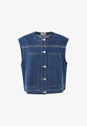 Veste en denim bleu sans manches avec col rond, boutons à l'avant, deux grandes poches cousues, et détails de couture contrastante blanche.