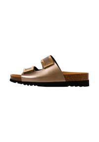 Sandal in metallo dorato con due cinturini regolabili, soletta in sughero e suola in gomma nera con fondo testurizzato per una presa migliore.