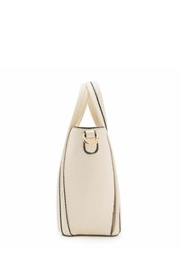 Borsa a mano in pelle crema con design strutturato, caratterizzata da cuciture a contrasto nere e un anello in metallo dorato su un manico corto.