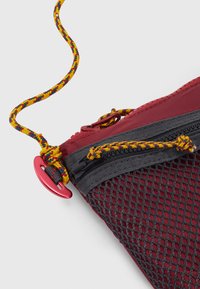 Klättermusen ALGIR ACCESSORY BAG MEDIUM - Torba preko tijela - burnt russet