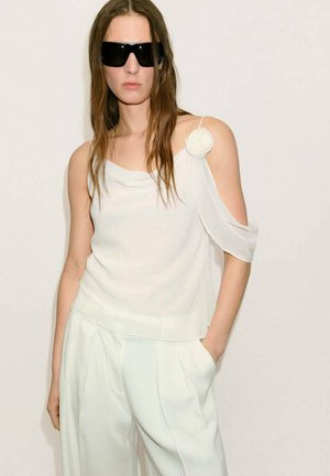 Top - off-white