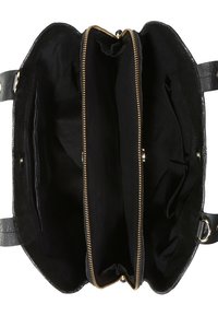 Musta nahkabag, jossa on vetoketjukiinnitys ja kaksi pääosastoa, jotka on erotettu vetoketjutaskulla. Sisävuori on mustaa kangasta.