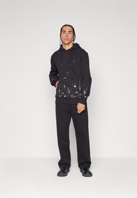 Carlo Colucci HOODIE - Sweatshirt - black