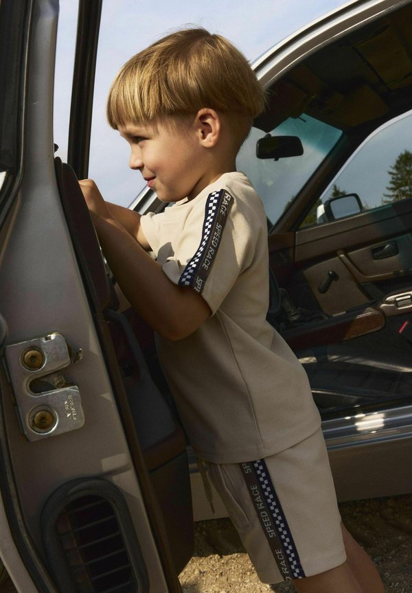 KURZE - Shorts - peyote