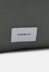 Sandqvist KAJ UNISEX - Mochila - dusty green/navy