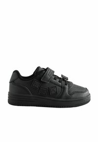 Zwarte sneakers van synthetisch materiaal met een lage schacht, een textuur oppervlak, vetersluiting en decoratieve patches met een gaming-thema.