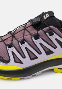 Salomon XA PRO 3D V9 GTX - Chaussures de running - moonscape/orchid petal/sulphur spring